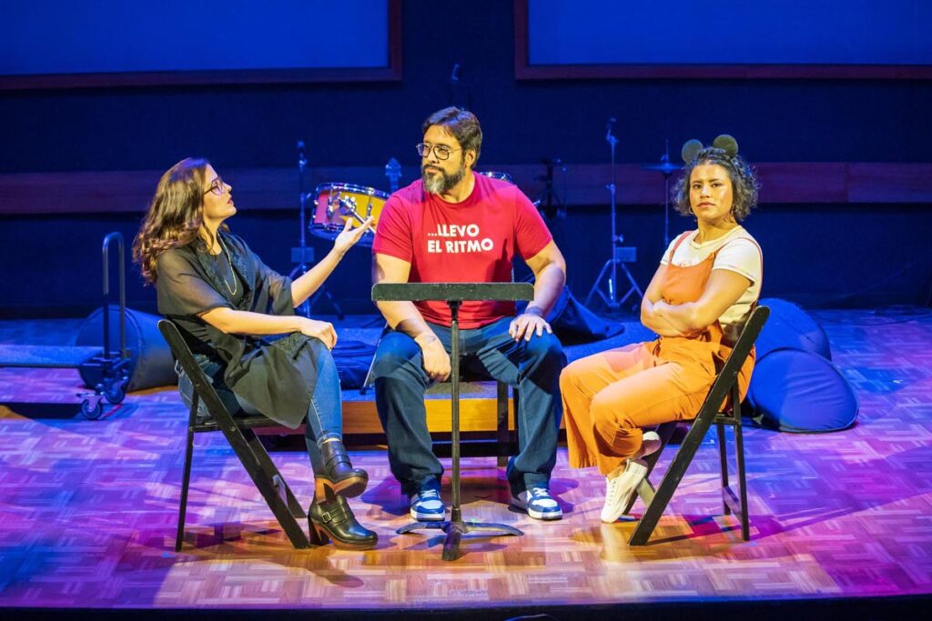 Papá Cuatro, Miami New Drama, Pictured L-R_ Mariaca Semprún, Adolfo Herrera, Mafer Bandola, Photo by_ Chris Crass