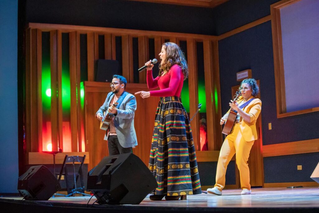 Papá Cuatro, Miami New Drama, Pictured L-R_ Miguel Siso, Mariaca Semprún, Miguel Siso, Adolfo Herrera, Photo by_ Chris Crass